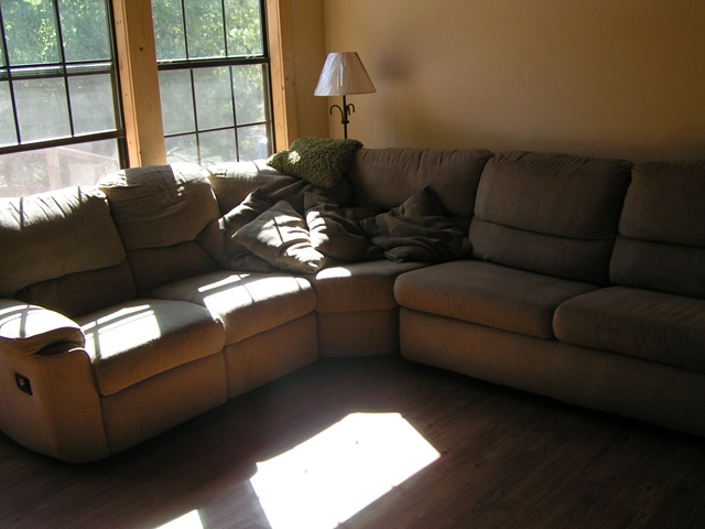 [couch[6].jpg]